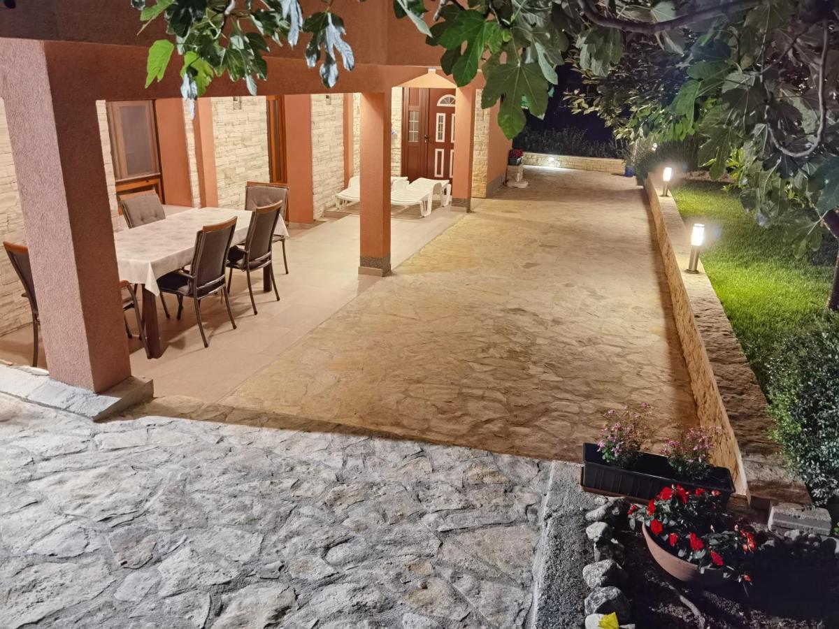 Apartman Bura Lägenhet Posedarje Exteriör bild